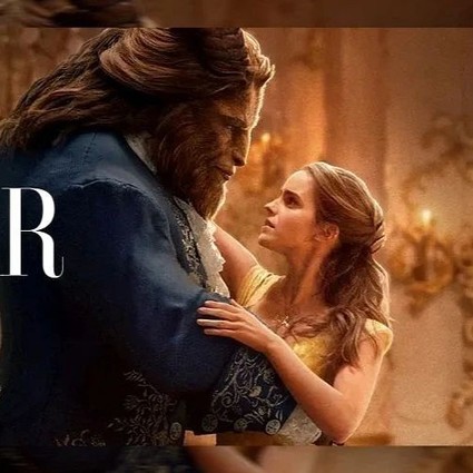 为什么美女的手总被丑男牵着？