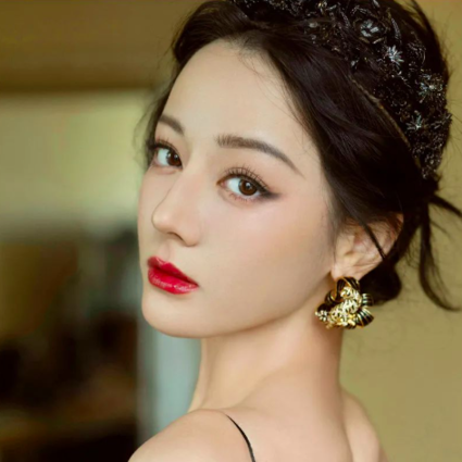 没想到，她素颜长这样？